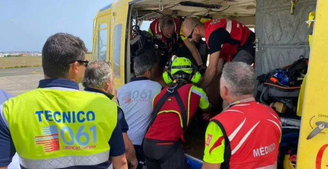 Herido grave un ciclista tras caer por un talud de tres metros en una pista forestal de Guriezo