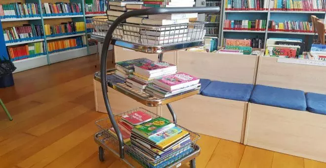 El Ayuntamiento compra nuevos libros para la biblioteca y amplía el horario de la sección infantil