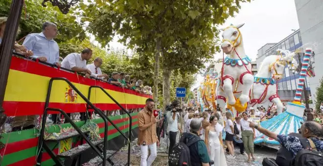 La carroza 'La hora mágica', de Francis 2, ganadora de la Gala Floral de Torrelavega