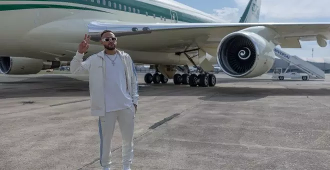 Neymar viajó a Arabia Saudí en un lujoso Boeing 747 que contamina 32 veces más que una persona en un año