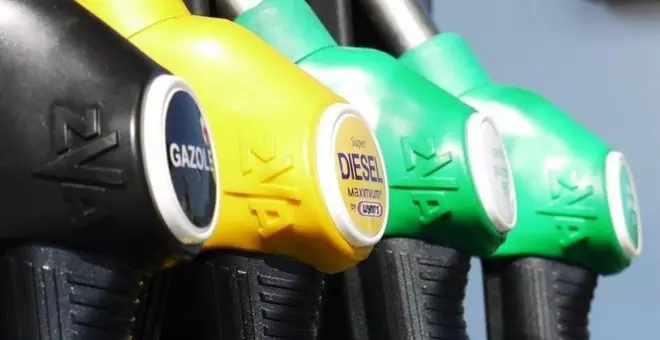 El precio de la gasolina supera los 1,7 euros y el del diésel los 1,6 euros