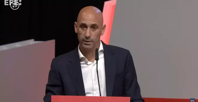 Rubiales no claudica, carga contra el "falso feminismo" y habla de "beso consentido" a Hermoso: "No voy a dimitir"