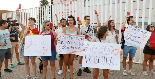 Maruja Torres elogia las reacciones al caso Rubiales: "Qué contenta estoy de haber vivido para ver esto"