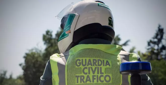 Interceptado un camión con dos ocupantes que cambiaron de conductor en marcha al no tener uno carné