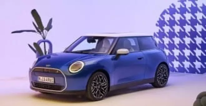 El MINI Cooper original se reinventa como coche eléctrico manteniendo la tradición