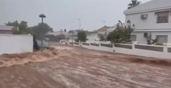 La DANA se ceba con Alcanar y obliga al confinamiento de sus vecinos