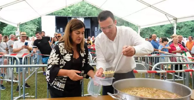 Cientos de personas participan en la tradicional Fiesta del Cocido