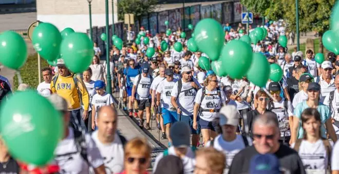 Cerca de 500 personas participan en la II subida popular al Dobra