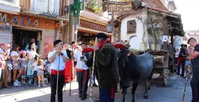 La carreta 'Ya banquea Cuesta Labra' gana el concurso del Día de Campoo