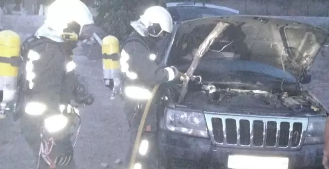 Se incendia un coche en Potes y el vertedero de El Tejo en Valdáliga