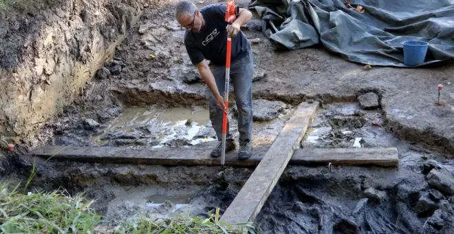 Surten a la llum restes de les cabanes dels primers pobladors de la Draga de Banyoles