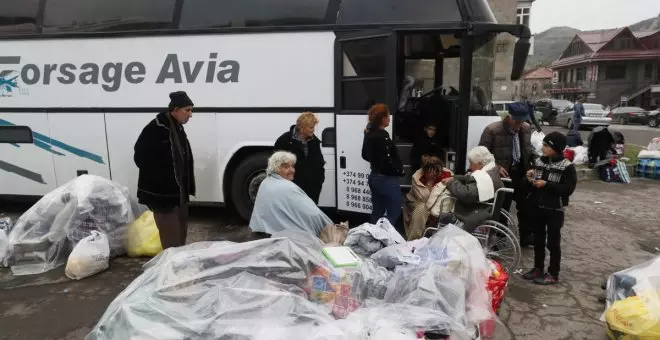 Armenia recibe ya a más de 100.000 refugiados de Nagorno Karabaj, el 83% de su población