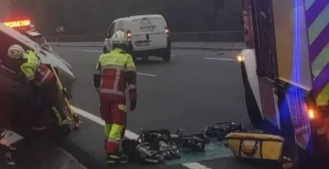 Herido grave un conductor al salirse de la vía y volcar en la A-8 a su paso por Liendo