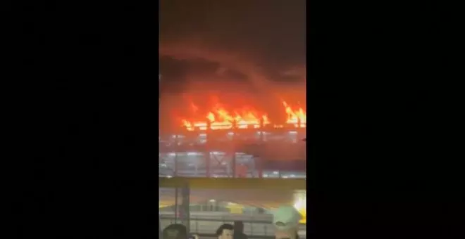 Un incendio en el aeropuerto londinense de Lutton, obliga a suspender los vuelos toda la mañana