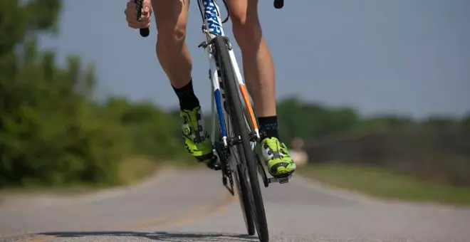 Cantabria ConBici critica la propuesta de restringir las bicicletas en la carretera de los puentes entre Cicero y Santoña