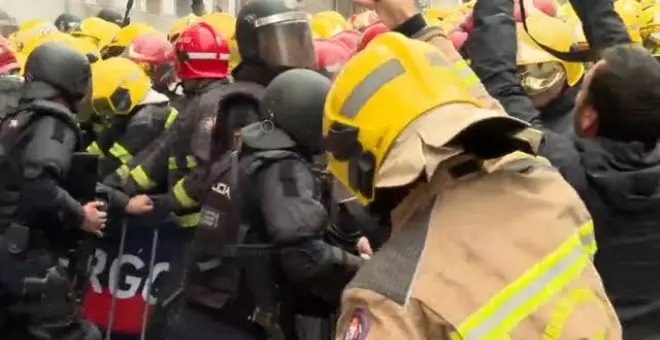 Los bomberos comarcales de toda Galicia protestan para pedir mejoras laborales