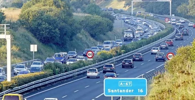 Un accidente provoca retenciones en la A-67 en sentido Torrelavega