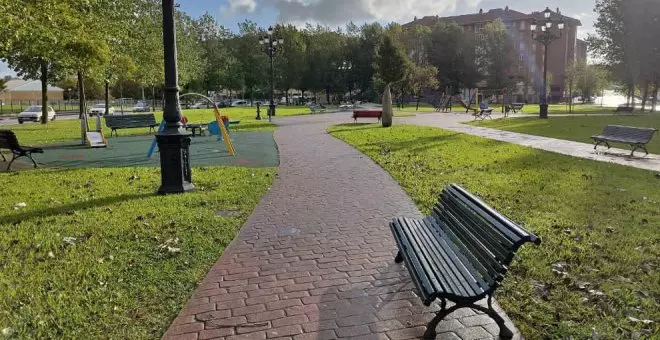 Cantabristas denuncia la falta de arbolado que proporcione zonas de sombra en los parques de Peñacastillo