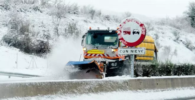 Cantabria dispondrá de 46 quitanieves y 16.110 toneladas de fundentes para limpiar las carreteras