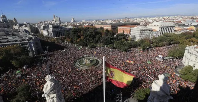 Más de 100.000 personas, con Feijóo y Abascal juntos, protestan en Madrid como un “primer paso de resistencia” al Gobierno