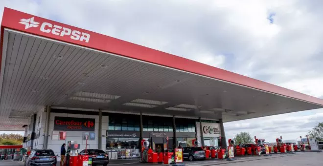 Cepsa entra en el mercado del carburante a bajo coste con la compra de las gasolineras Ballenoil