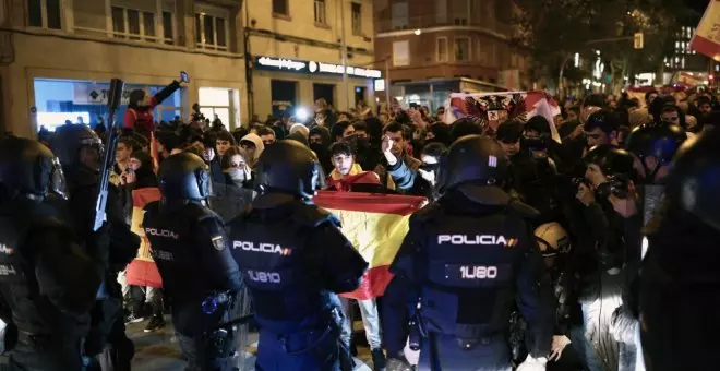 Las protestas frente a la sede del PSOE en Ferraz pinchan con apenas un millar de asistentes este sábado