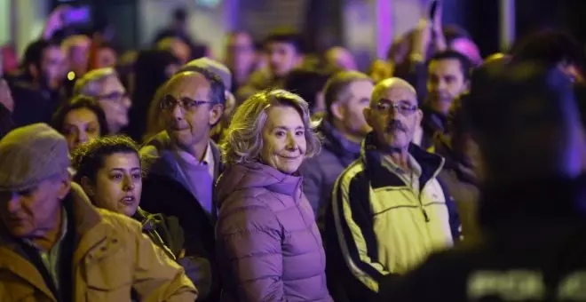 Esperanza Aguirre lidera un corte de tráfico en una protesta en Ferraz