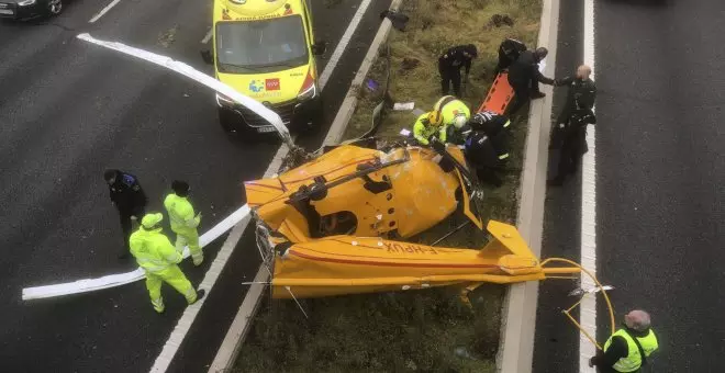 Cae un helicóptero en plena M-40 de Madrid