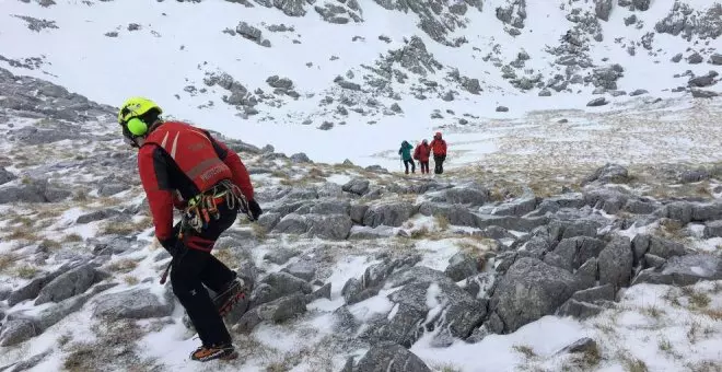 Rescatadas tres personas enriscadas en Picos de Europa