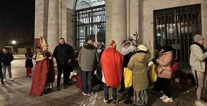 El 'obispo de la Lotería, el cántabro Juan Manuel López, entre los primeros en entrar al Teatro Real