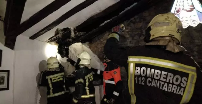 Sofocado un fuego en una chimenea en Liérganes que se extendió por el tejado