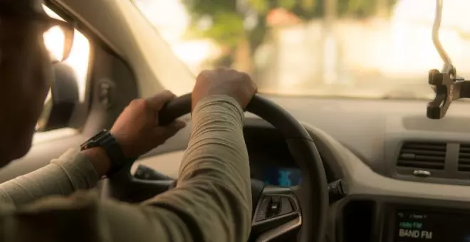 Empujar un coche estando borracho no es delito: "Empujar no es conducir"