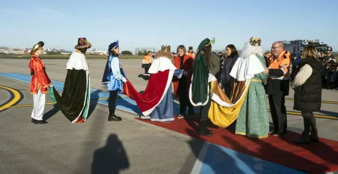 Una comitiva de más de 300 artistas y colectivos sociales acompañará a los Reyes Magos que llegarán este viernes al aeropuerto