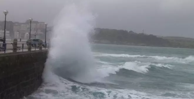 Alerta naranja en Cantabria este miércoles por olas de hasta 6 metros