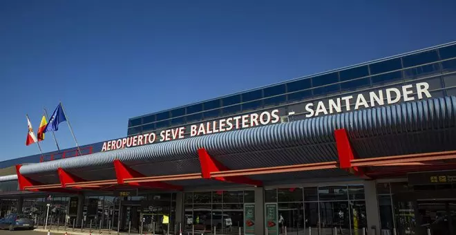 Desviados dos vuelos que tenían previsto aterrizar en Santander por las fuertes rachas de viento