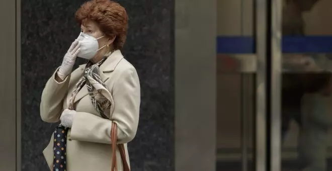 Las comunidades deciden este lunes sobre la mascarilla obligatoria en centros sanitarios, farmacias y 'autobaja' de tres días