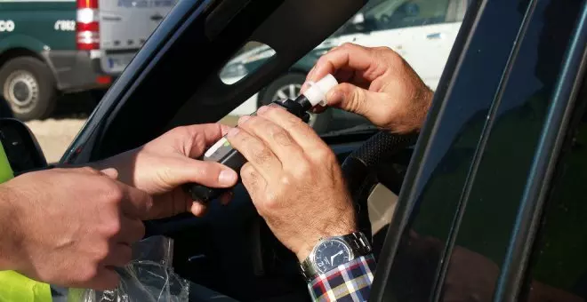 La Policía detiene a un conductor dos veces en menos de una hora y triplica la tasa de alcoholemia en ambas ocasiones