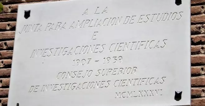 Dos placas recientemente colocadas en el Campus del CSIC están mal escritas, no tienen validez