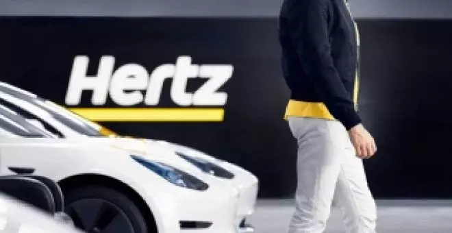 Hertz vende 20.000 Tesla y vuelve a la gasolina ¿por qué no le sirven los coches eléctricos?