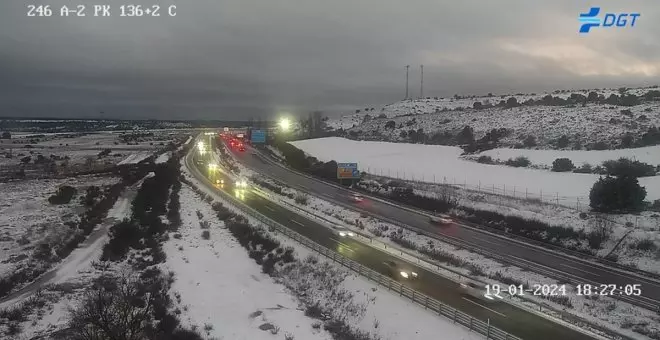 La nieve dificulta la circulación en algunas zonas de la A-2 a su paso por la provincia de Guadalajara