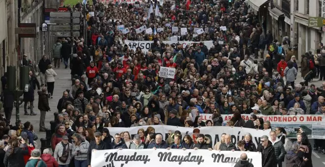 Miles de personas recuperan en Santiago el "Nunca Máis" contra la gestión del PP en la crisis de los pellets