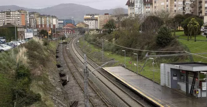 Fomento reformará la plaza de la Constitución de Maliaño e impulsará el convenio para la cubrición de las vías