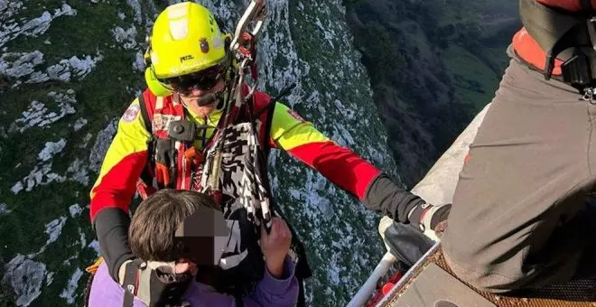 Rescatada en helicóptero una mujer en los Ojos del Diablo