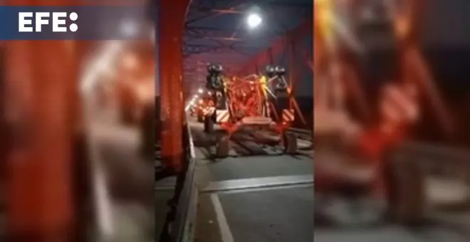 Agricultores portugueses bloquean uno de los puentes del río Tajo