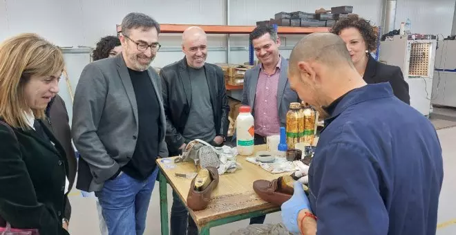 De la Rosa invita al presidente de la patronal a "aprender" que "una jornada excesiva de trabajo no es más productiva"