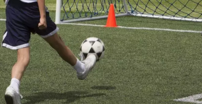 Publicidad de un prostíbulo de Málaga en las entradas de un equipo de fútbol base