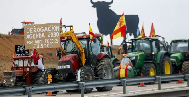 La protesta de los agricultores se desborda con carreteras cortadas e intentos de boicot a centros logísticos