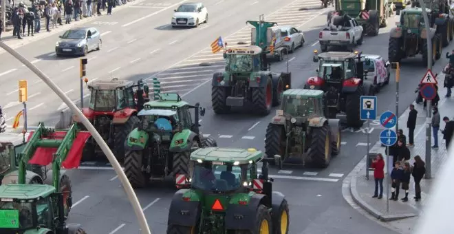 La pagesia arriba a Barcelona amb més de 2.000 tractors en una mobilització històrica