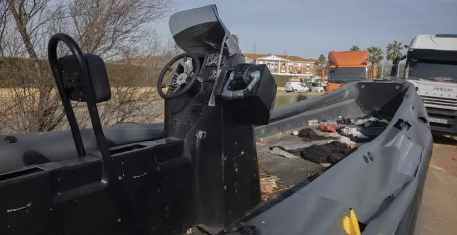 Dos guardias civiles mueren tras ser embestida su patrullera por una narcolancha en Barbate