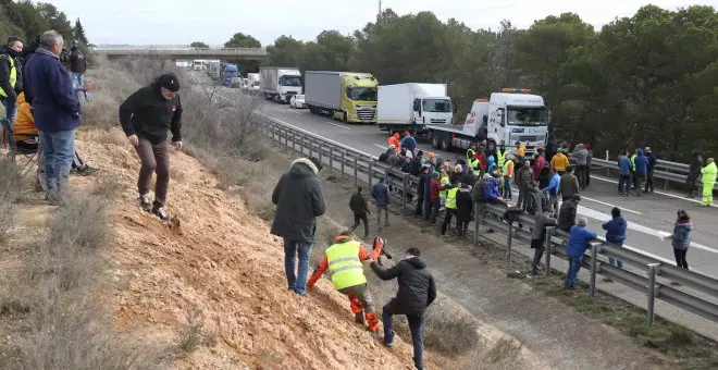 Nova jornada de protestes de la pagesia, amb tractorades i talls a les carreteres